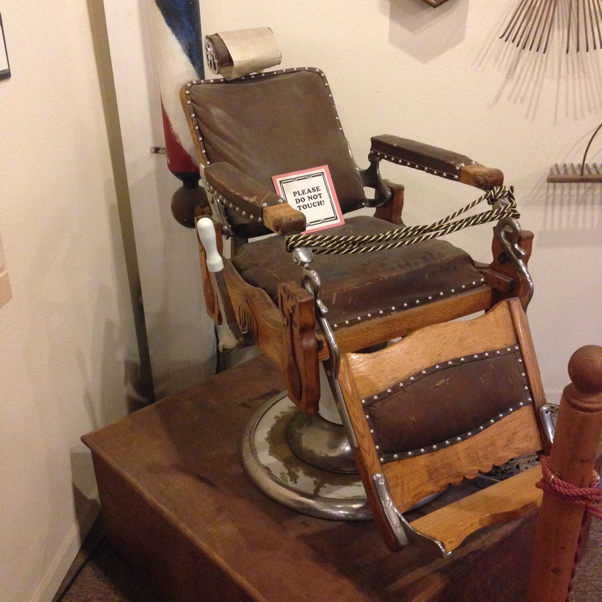File:Barberchair.jpg